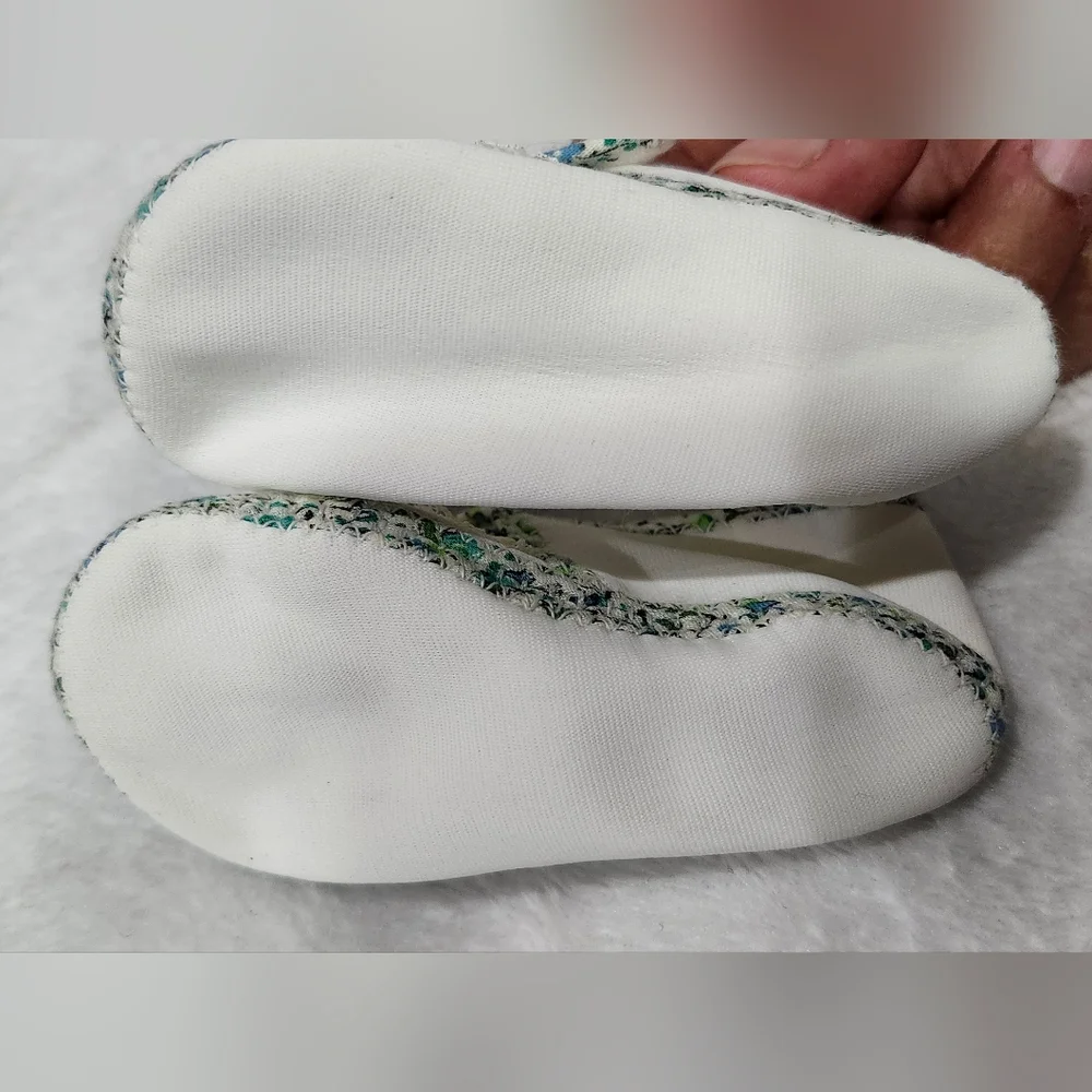 Vintage 70s 80s White Blue Baby Crib Shoes  * Like New Condition *